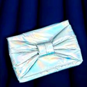 Bow Clutch